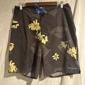 Patagonia board shorts size 32 NWOT